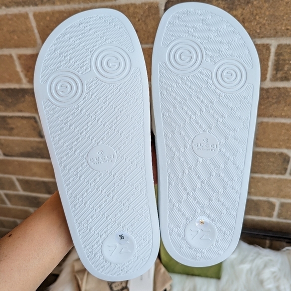 Gucci Interlocking G Logo Rubber Slide - Picture 8 of 12